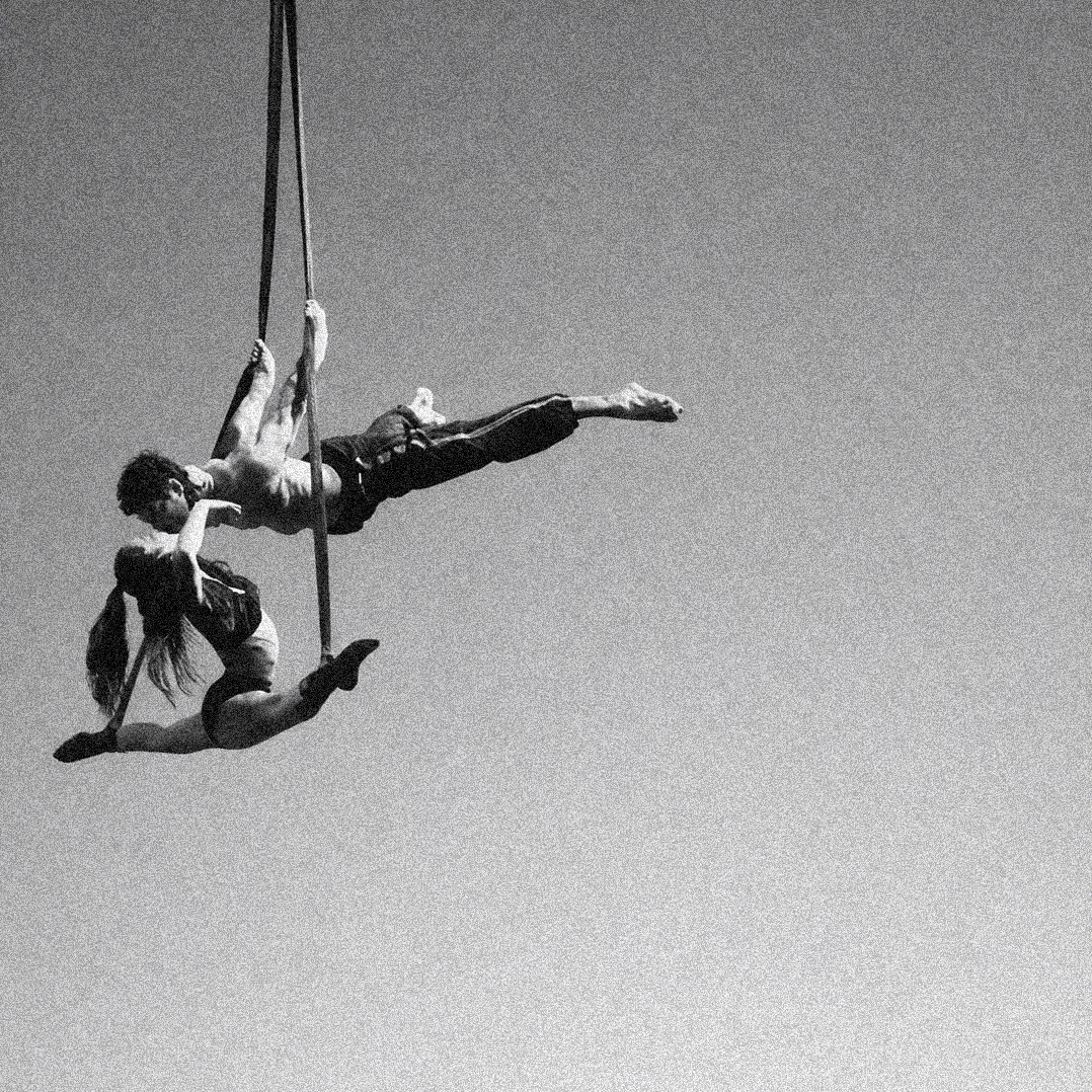 Andrea y Jonathan — Two bodies, one language